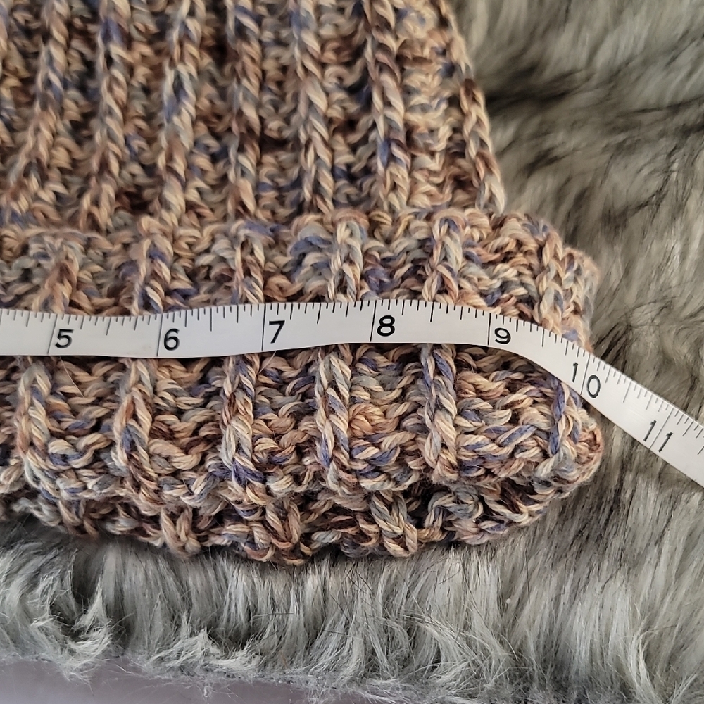 Hand Crocheted Fur Pom-Pom Snow Hat/Beanie - Picture 7 of 8